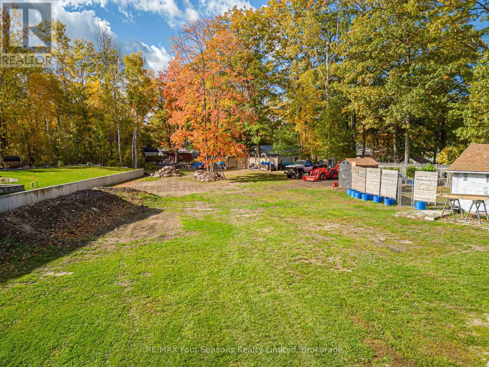 24 INDIANOLA CRESCENT