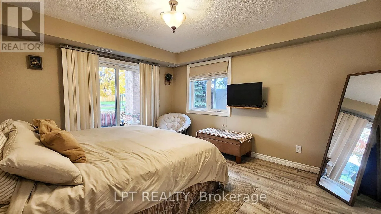 110 - 500 MAPLEVIEW DRIVE W