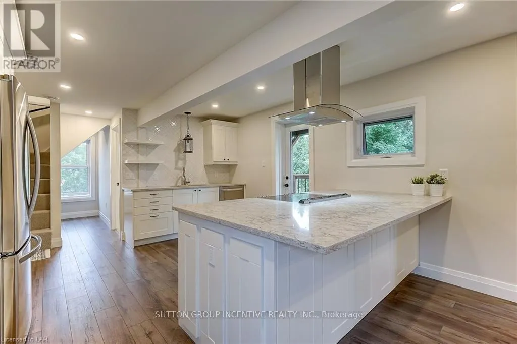 1 - 234 LACLIE STREET