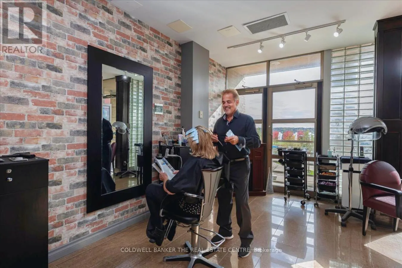 200 - 50 DUNLOP STREET E