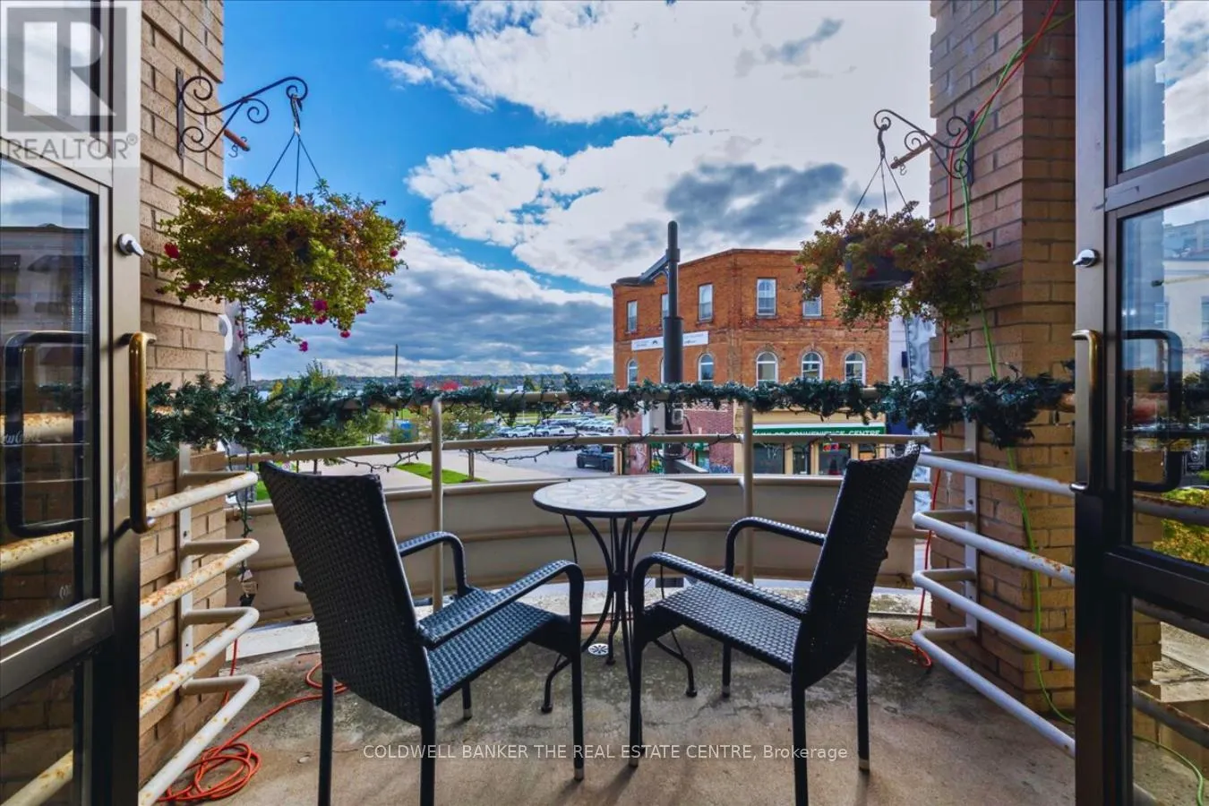 200 - 50 DUNLOP STREET E