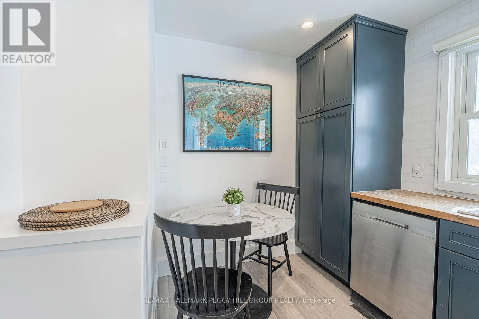 MAIN - 54 SOPHIA STREET E