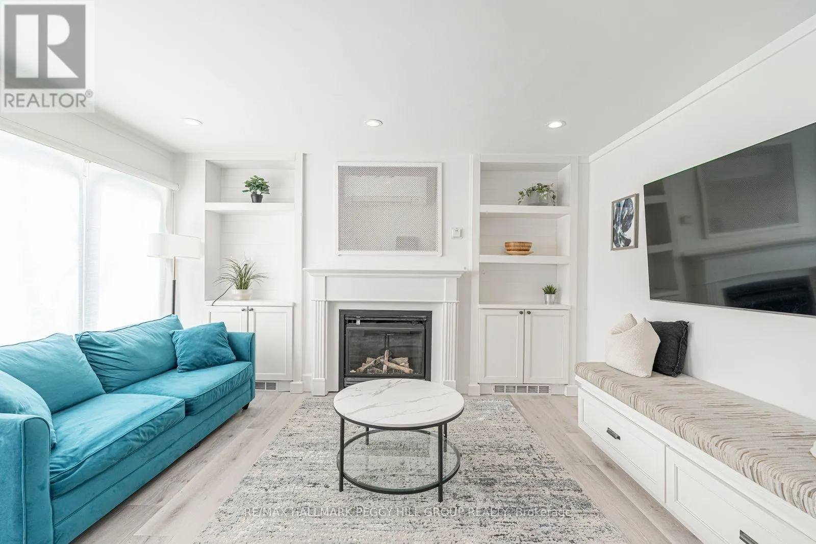 MAIN - 54 SOPHIA STREET E