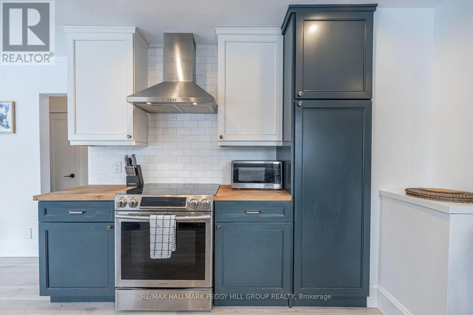 MAIN - 54 SOPHIA STREET E