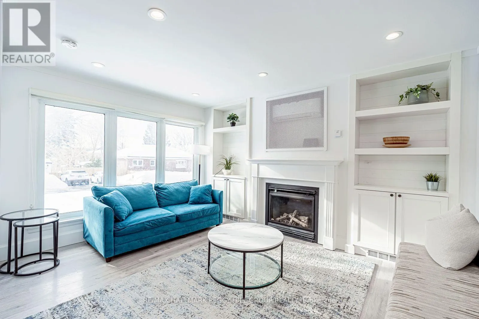 MAIN - 54 SOPHIA STREET E