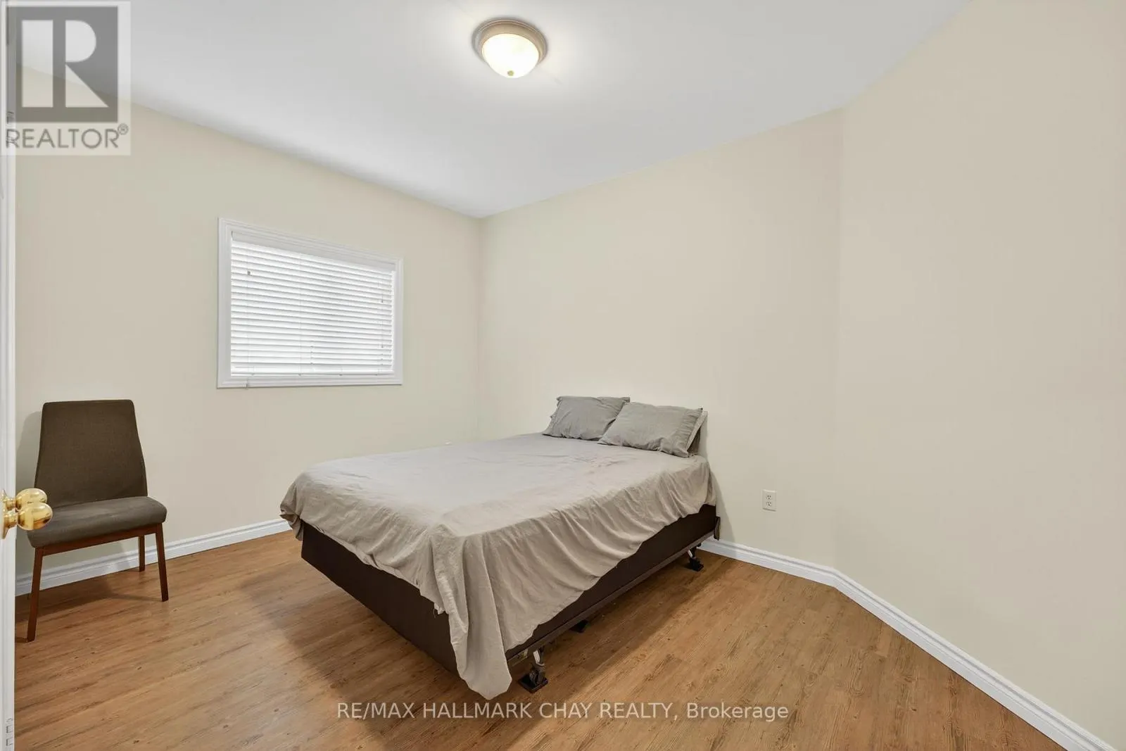 UPPER - 158 PRINGLE DRIVE