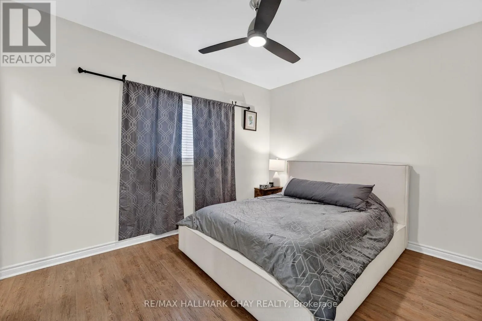 UPPER - 158 PRINGLE DRIVE