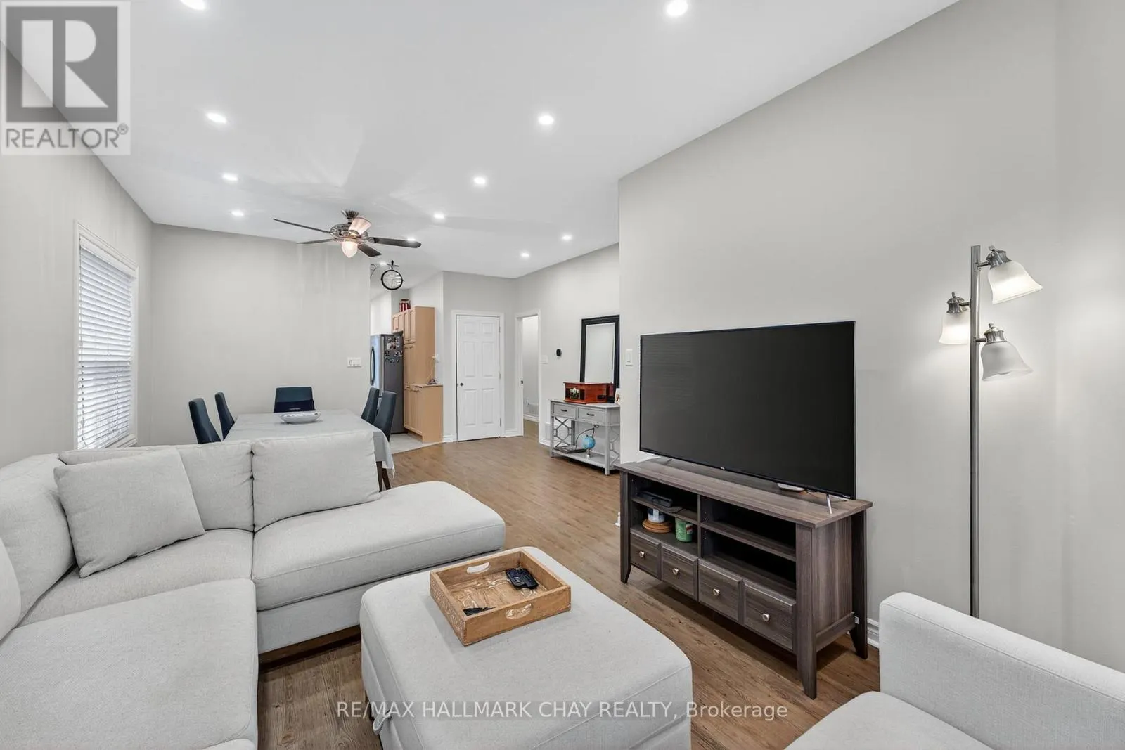 UPPER - 158 PRINGLE DRIVE