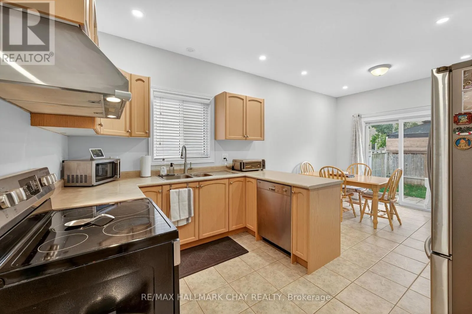 UPPER - 158 PRINGLE DRIVE