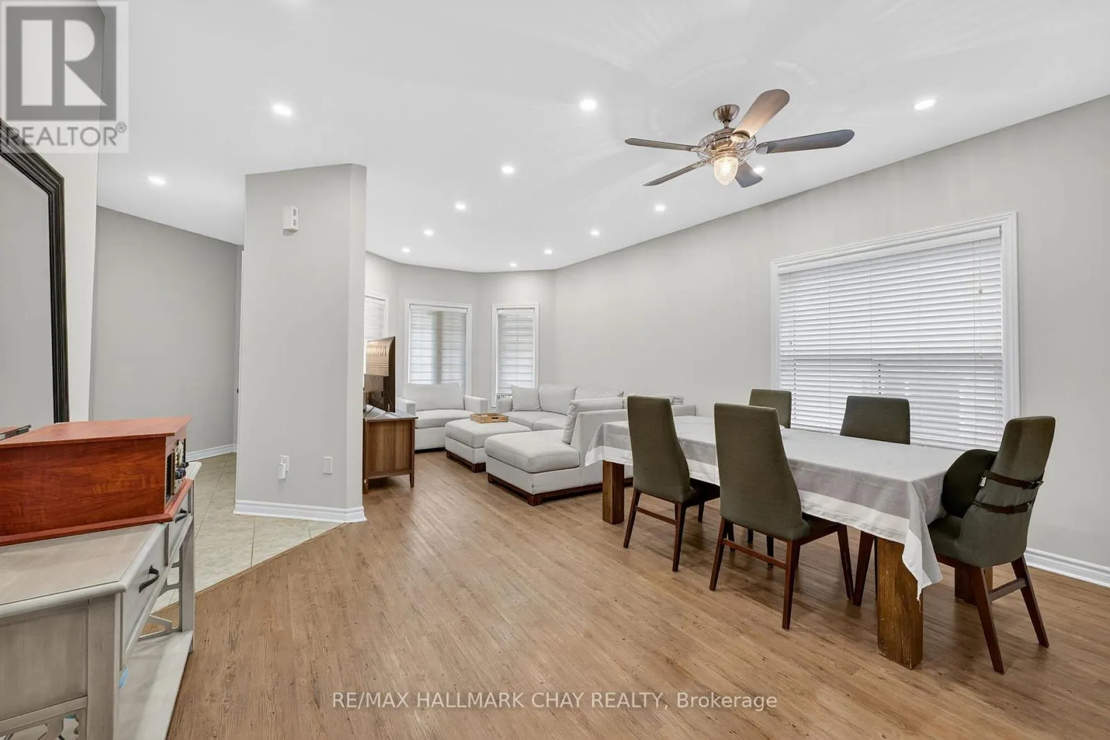 UPPER - 158 PRINGLE DRIVE