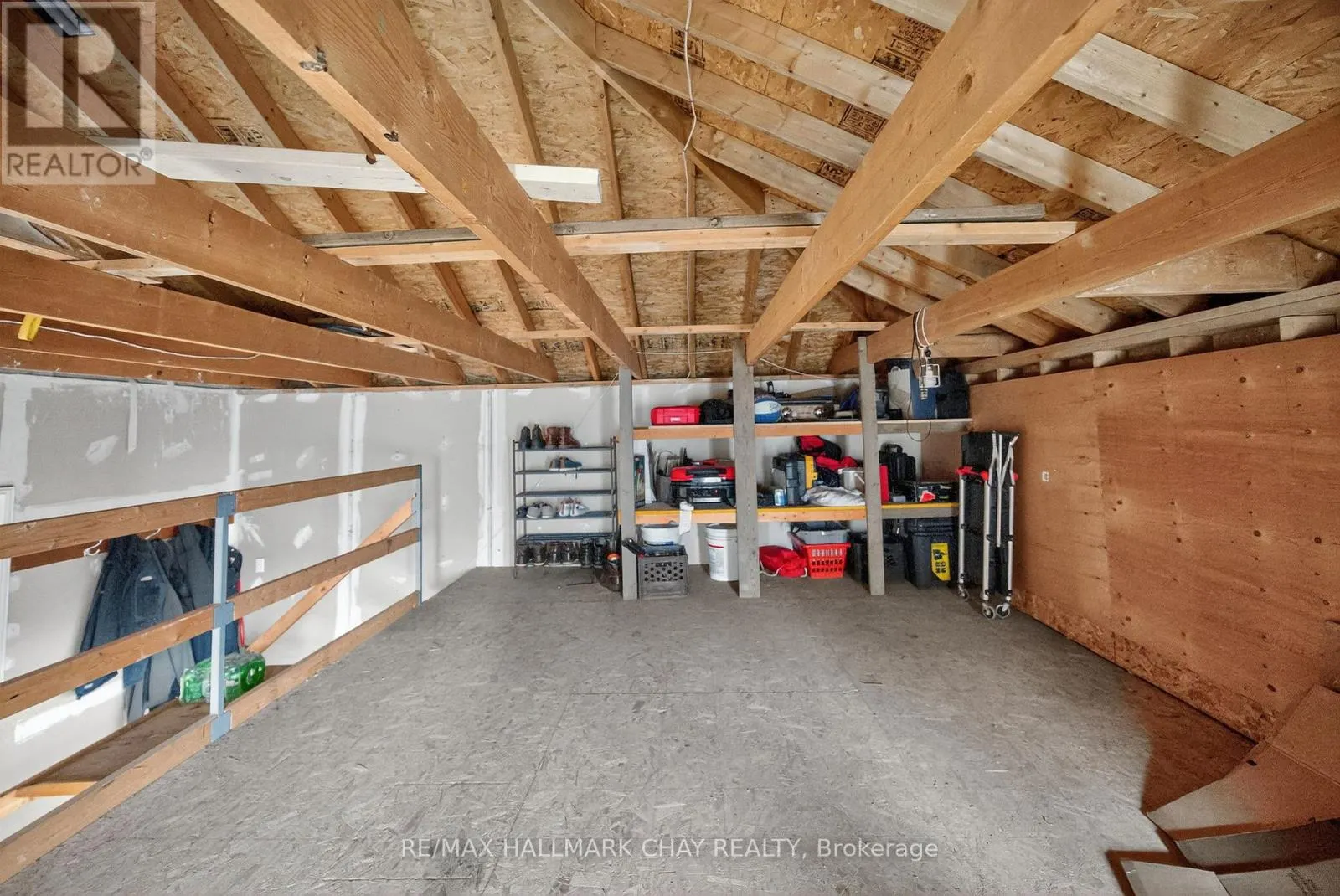 UPPER - 158 PRINGLE DRIVE