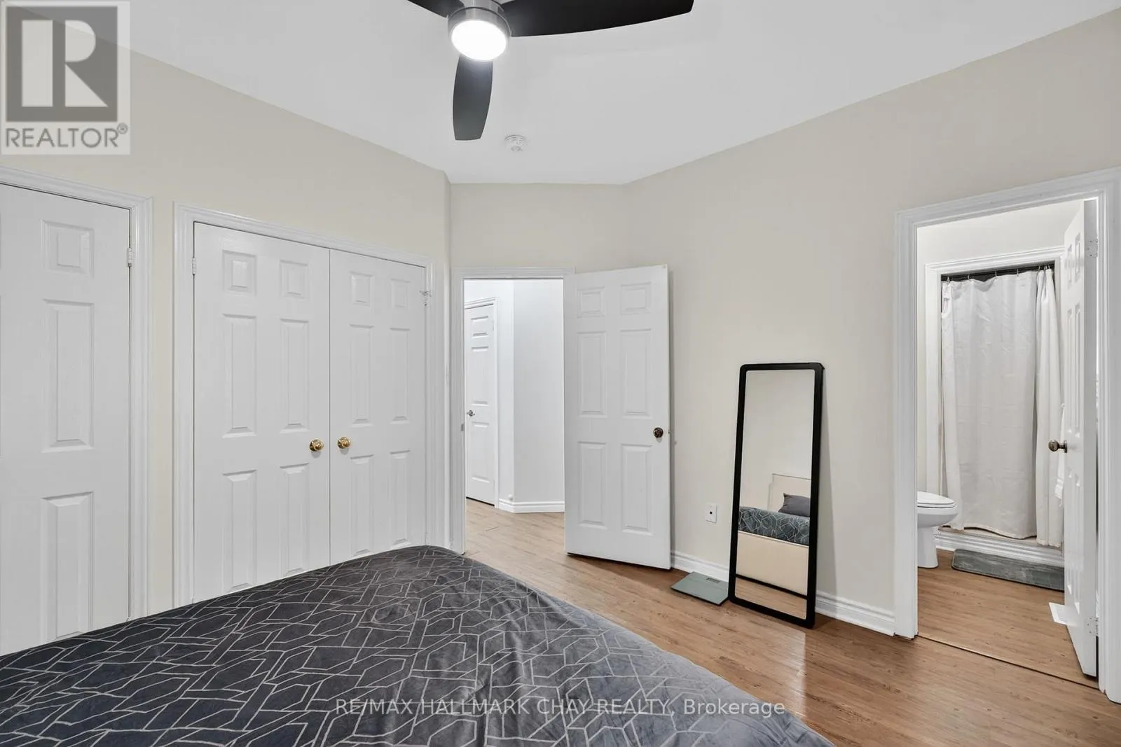 UPPER - 158 PRINGLE DRIVE