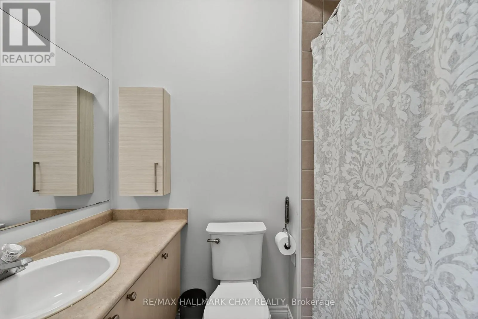 UPPER - 158 PRINGLE DRIVE