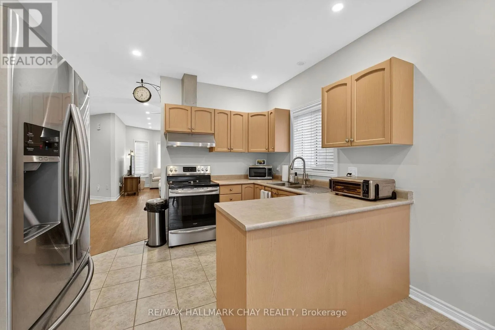 UPPER - 158 PRINGLE DRIVE