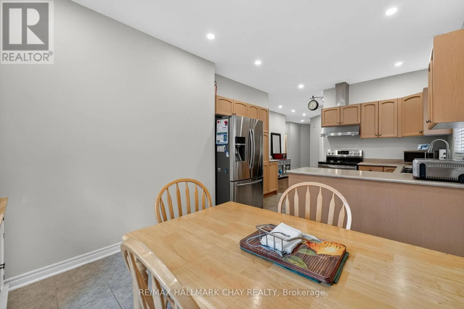 UPPER - 158 PRINGLE DRIVE