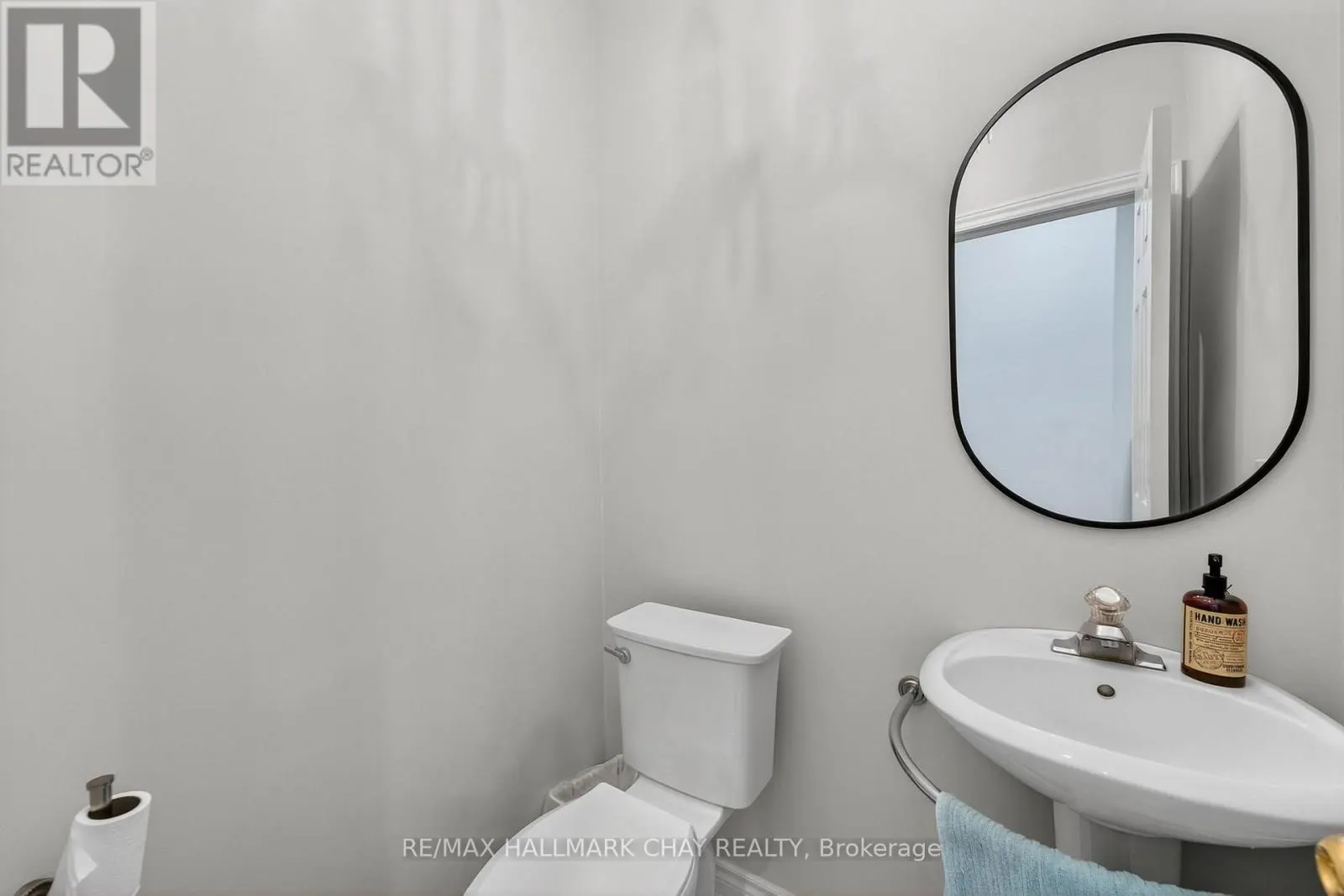 UPPER - 158 PRINGLE DRIVE