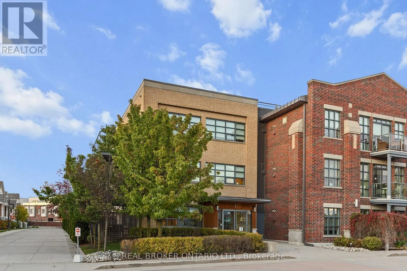 302 - 1 SHIPYARD LANE