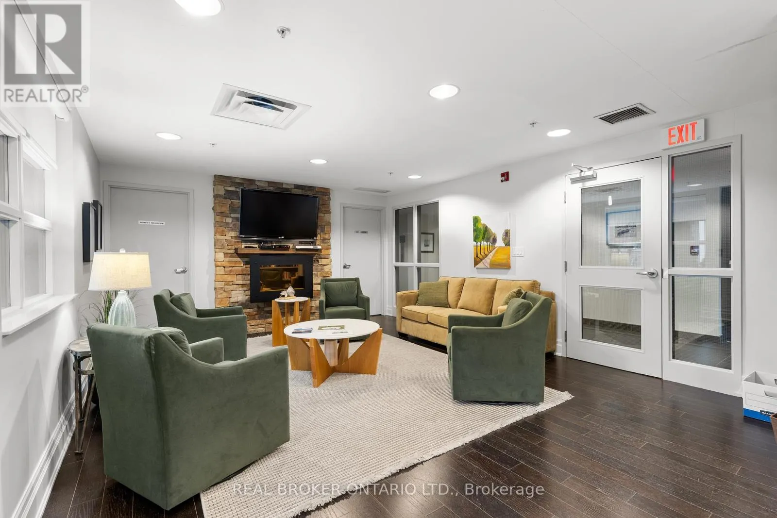 302 - 1 SHIPYARD LANE