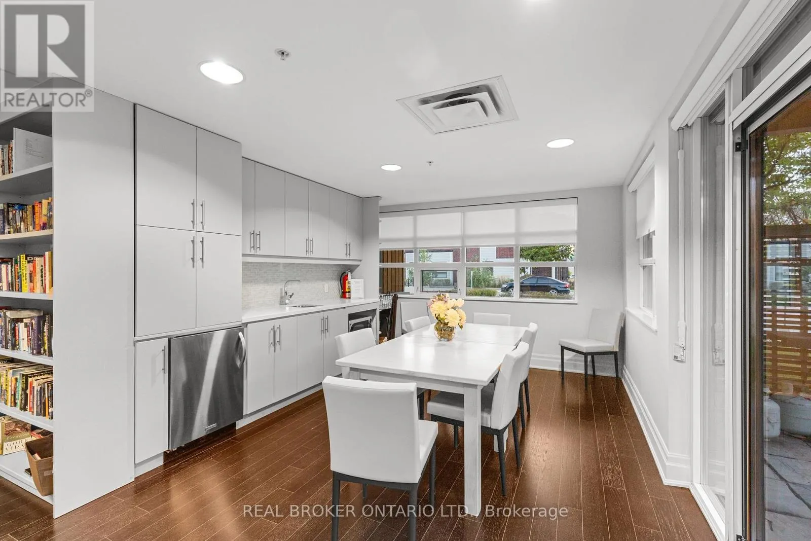 302 - 1 SHIPYARD LANE