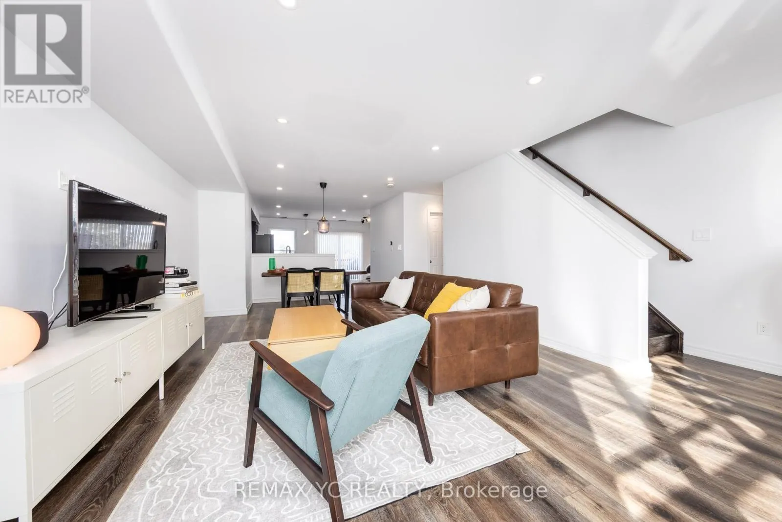 2 - 1 LEGGOTT AVENUE