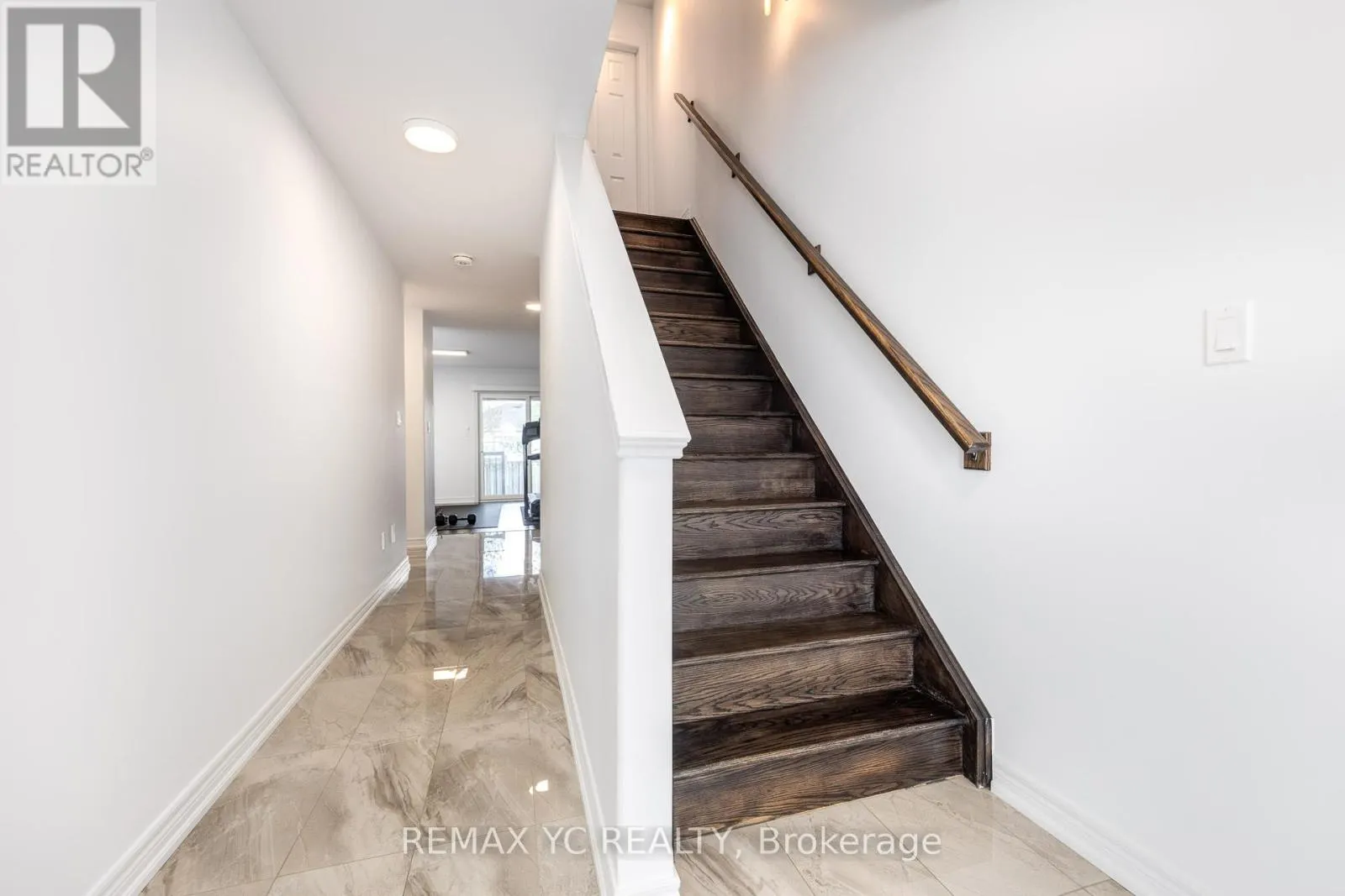 2 - 1 LEGGOTT AVENUE