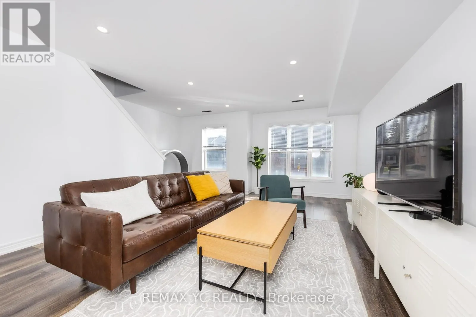 2 - 1 LEGGOTT AVENUE