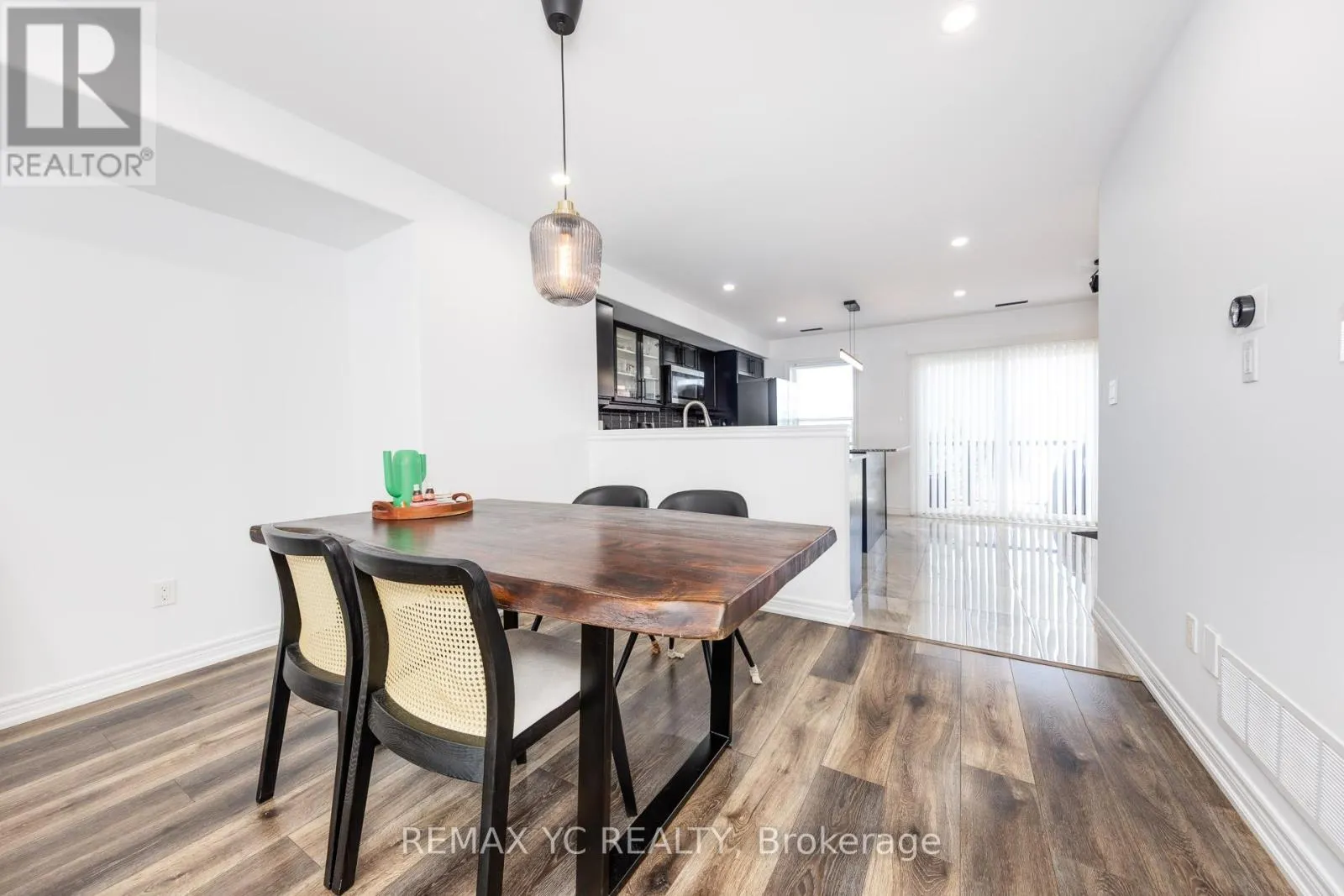 2 - 1 LEGGOTT AVENUE