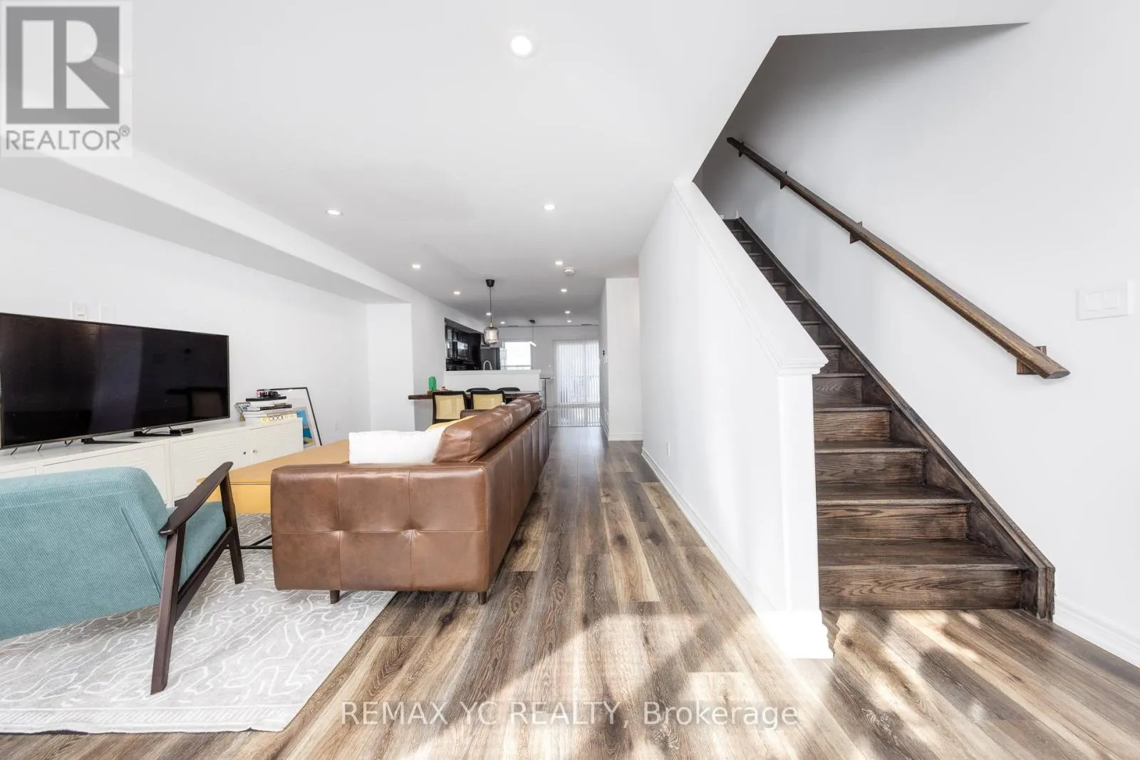 2 - 1 LEGGOTT AVENUE