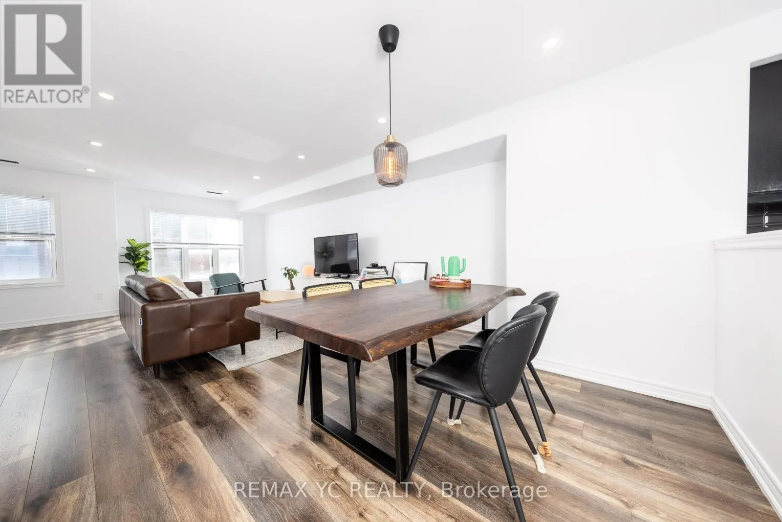 2 - 1 LEGGOTT AVENUE