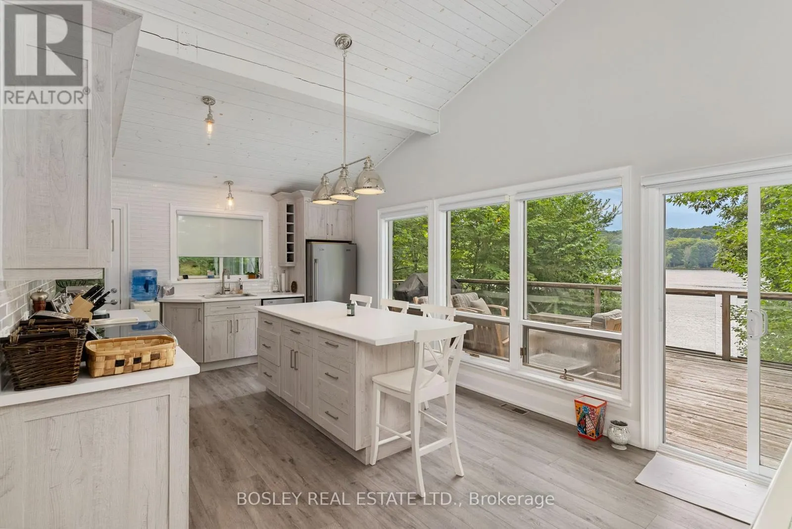 COTTAGE - 152 FARLAIN LAKE ROAD E