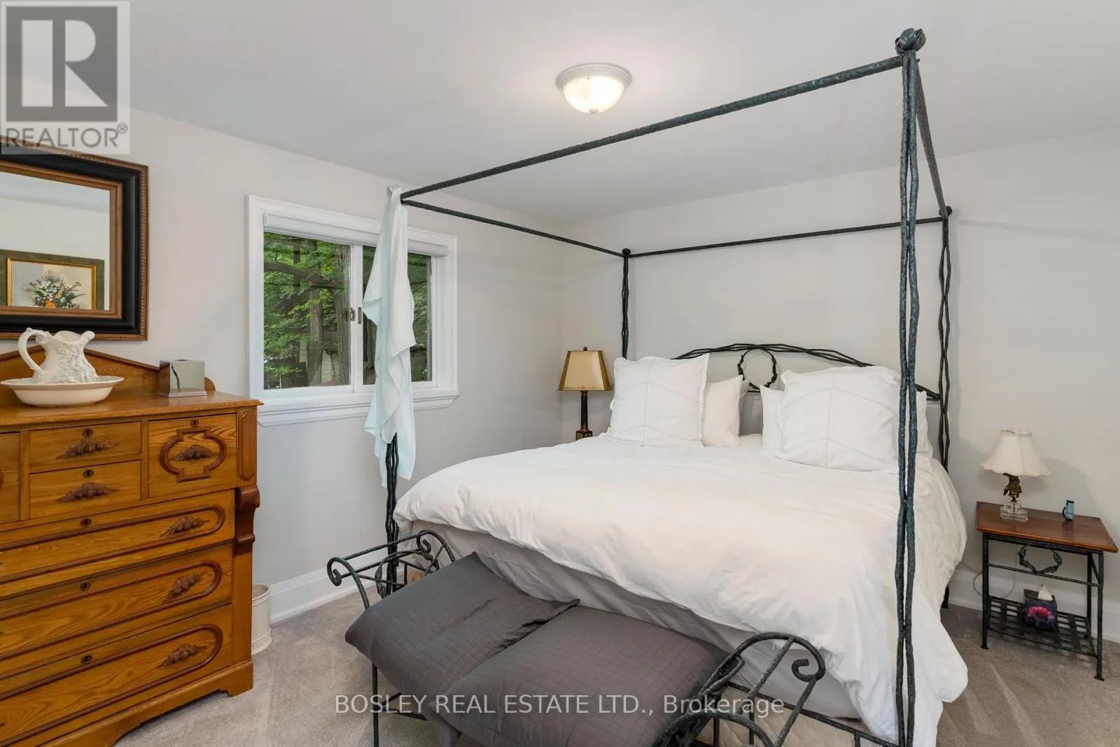 COTTAGE - 152 FARLAIN LAKE ROAD E