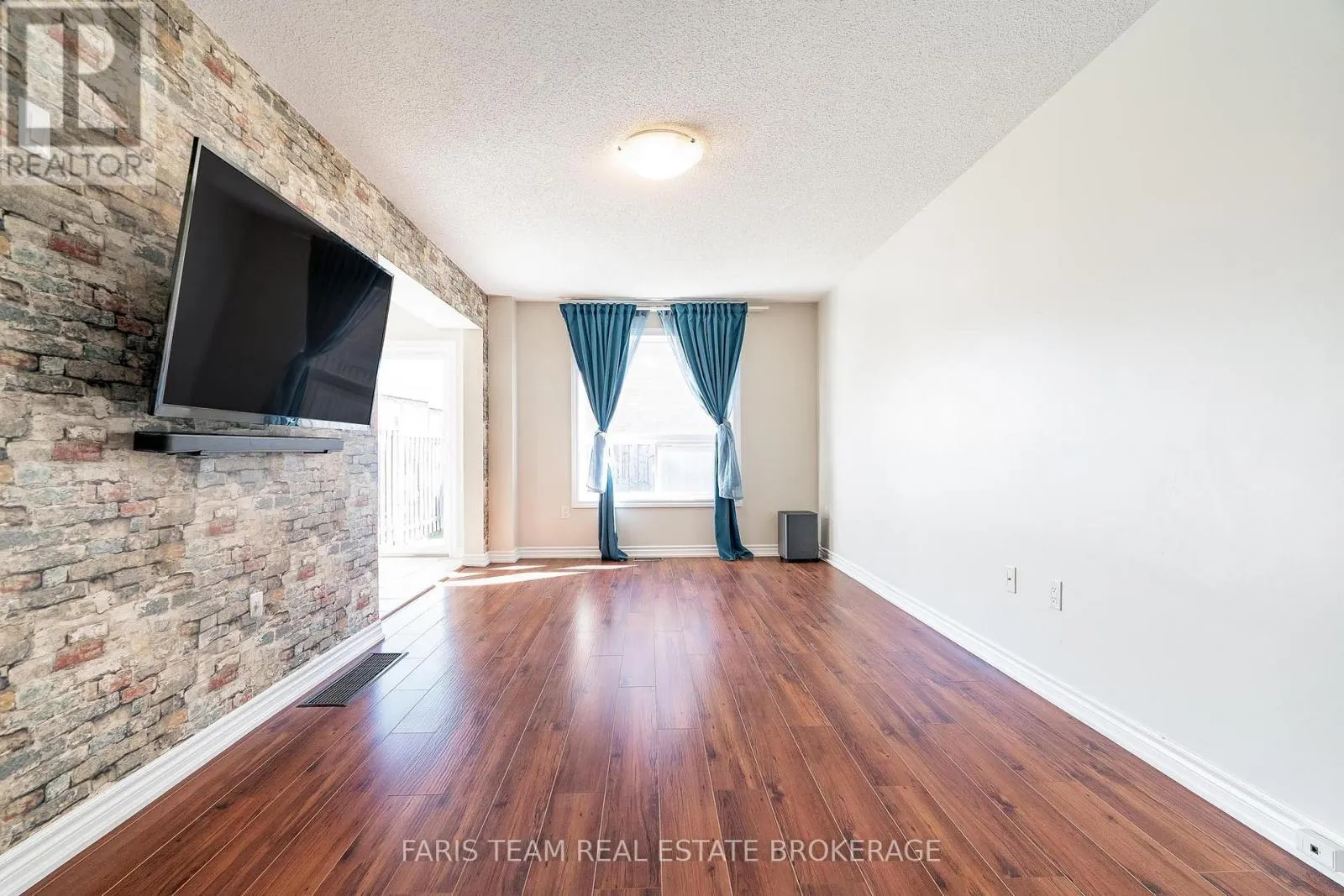 30 SOUTHWOODS CRESCENT