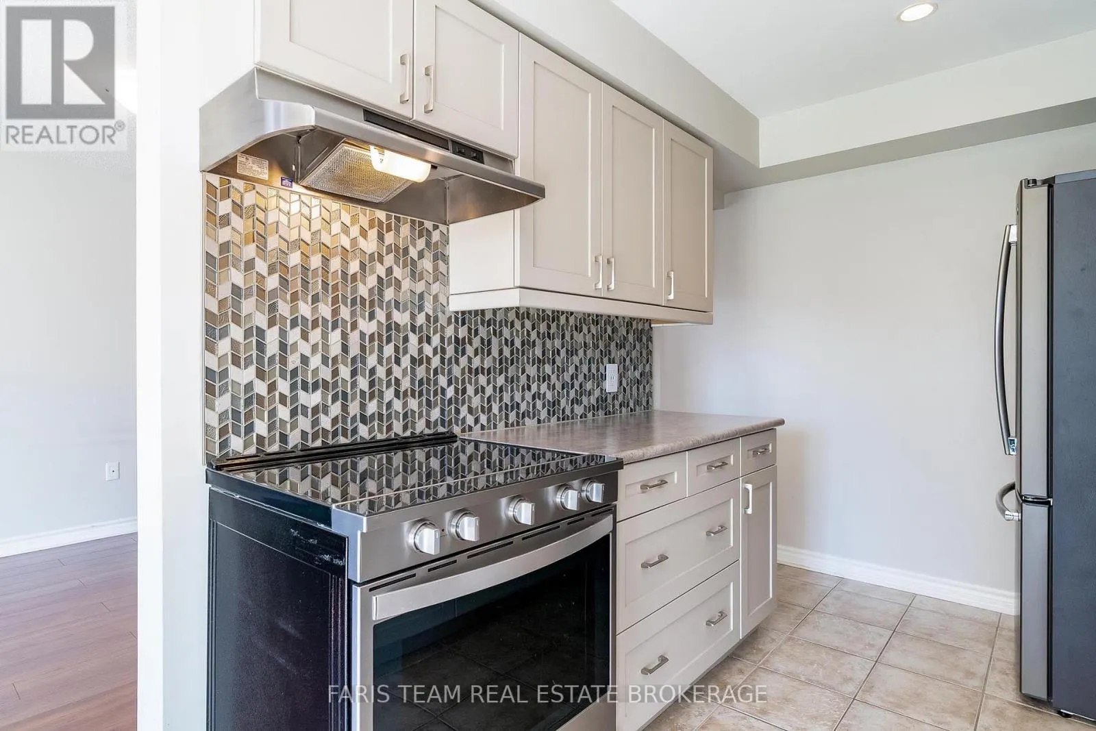 30 SOUTHWOODS CRESCENT