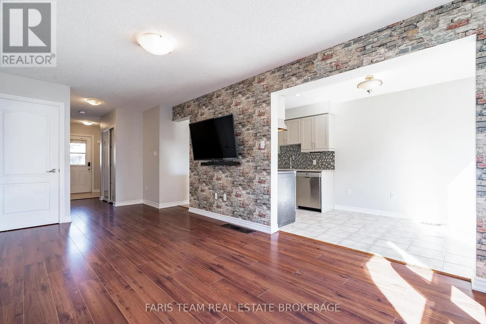 30 SOUTHWOODS CRESCENT