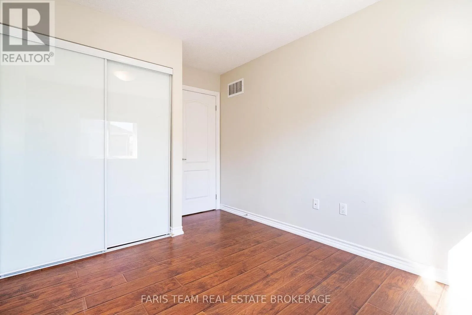 30 SOUTHWOODS CRESCENT