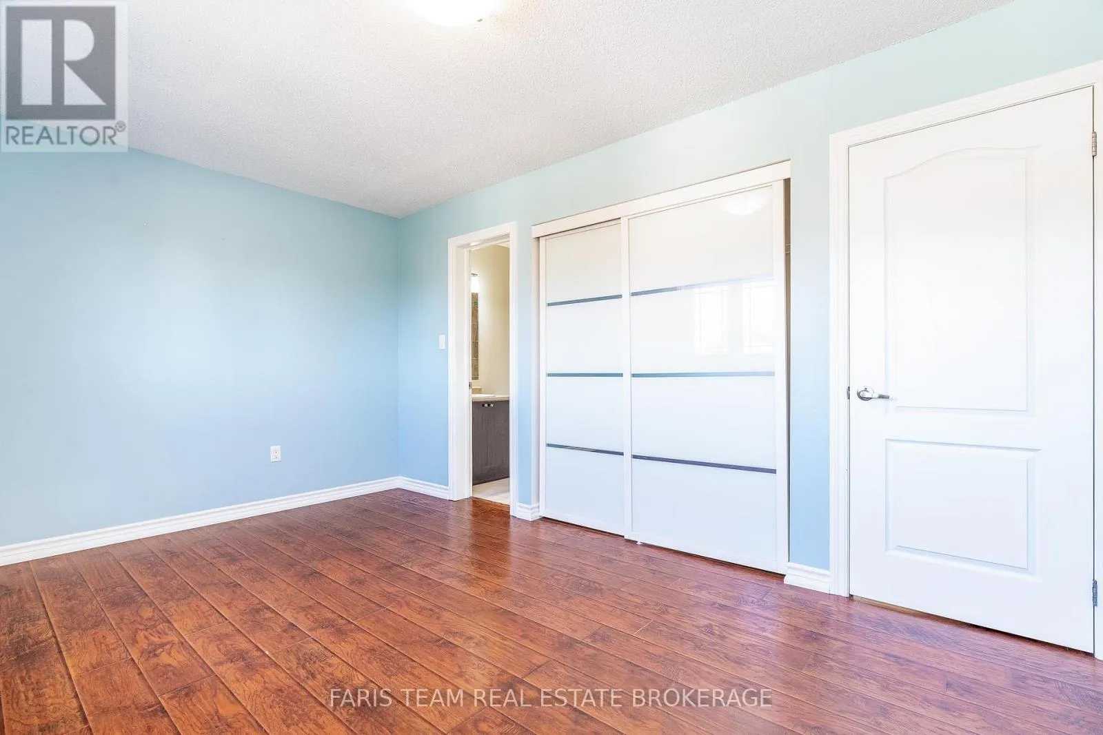 30 SOUTHWOODS CRESCENT