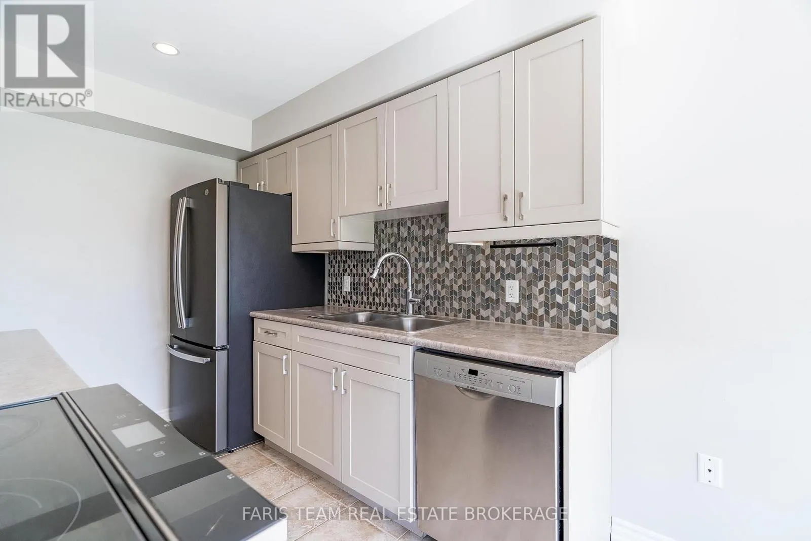 30 SOUTHWOODS CRESCENT