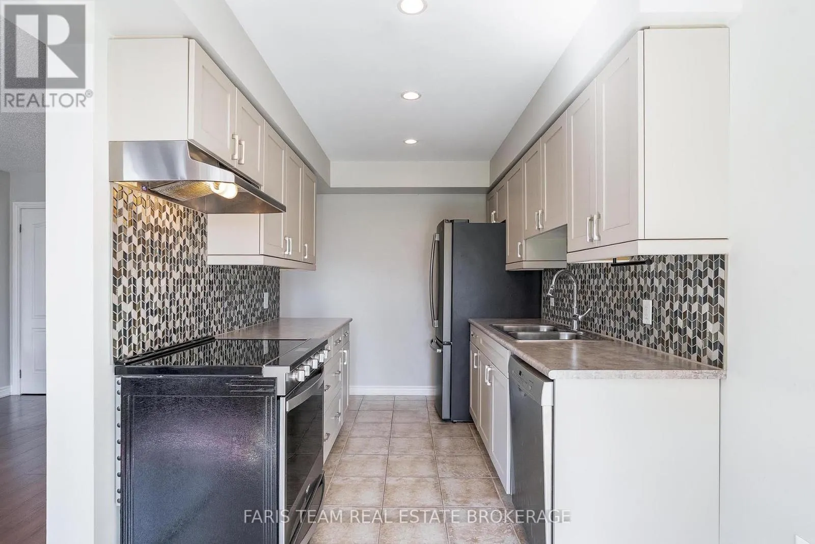 30 SOUTHWOODS CRESCENT