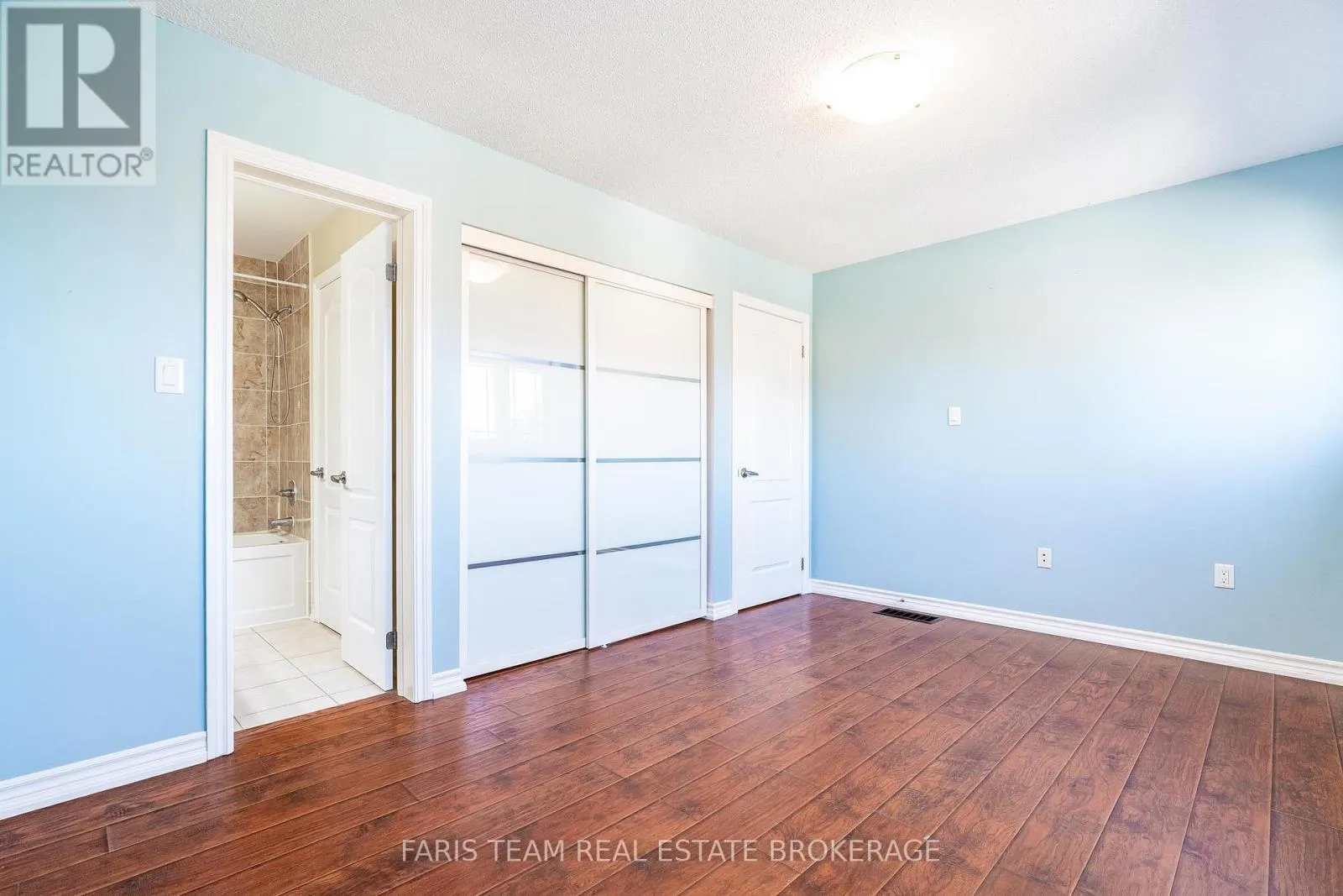 30 SOUTHWOODS CRESCENT