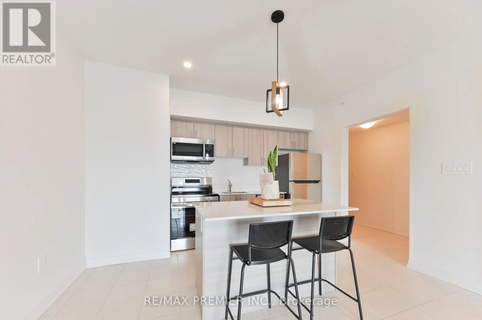 603 - 15 KNEESHAW DRIVE