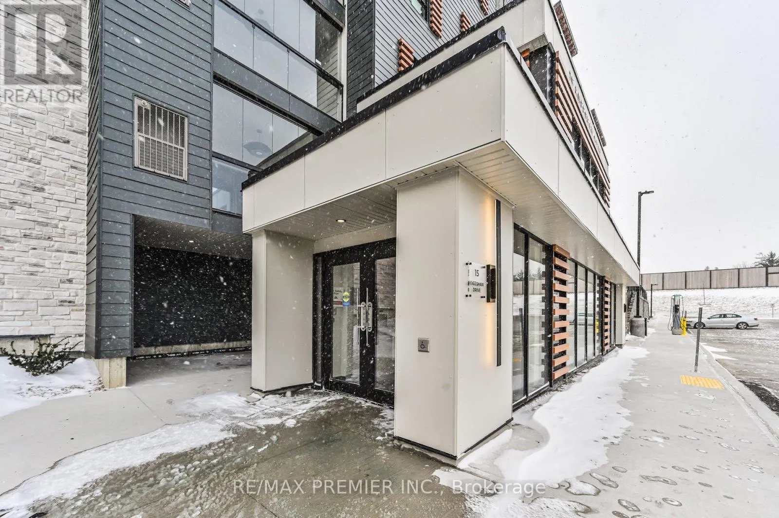 603 - 15 KNEESHAW DRIVE