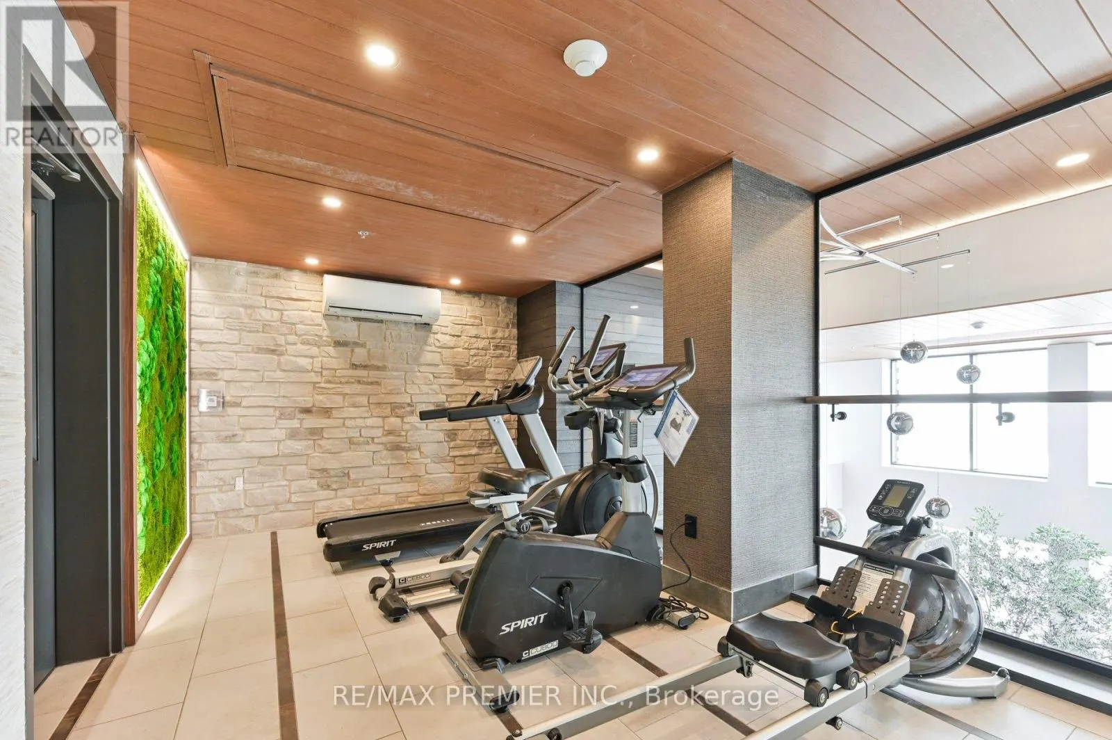 603 - 15 KNEESHAW DRIVE