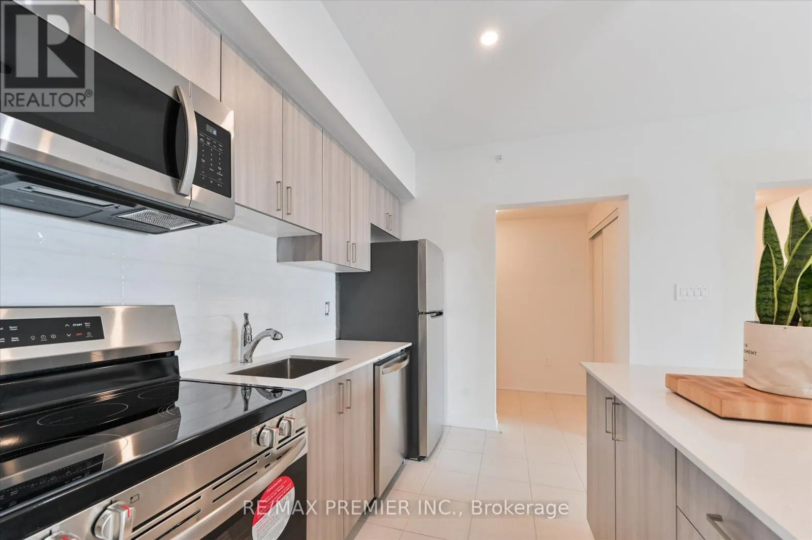 603 - 15 KNEESHAW DRIVE