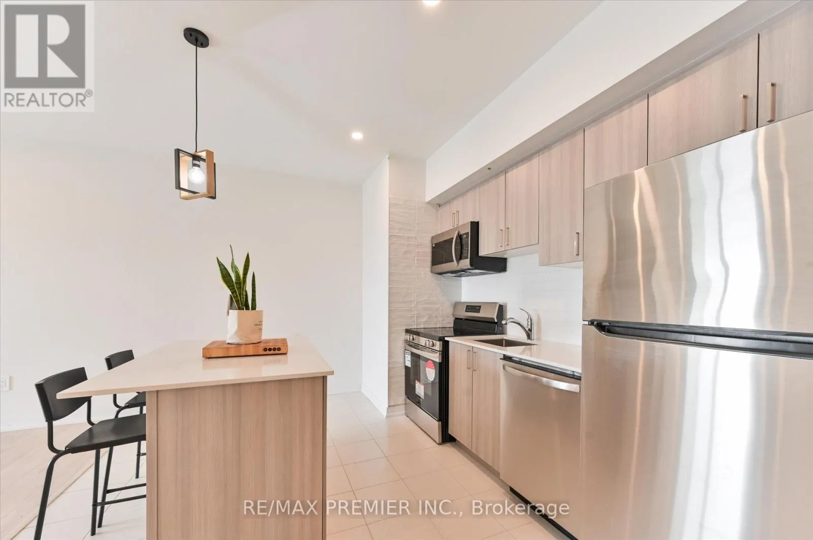 603 - 15 KNEESHAW DRIVE