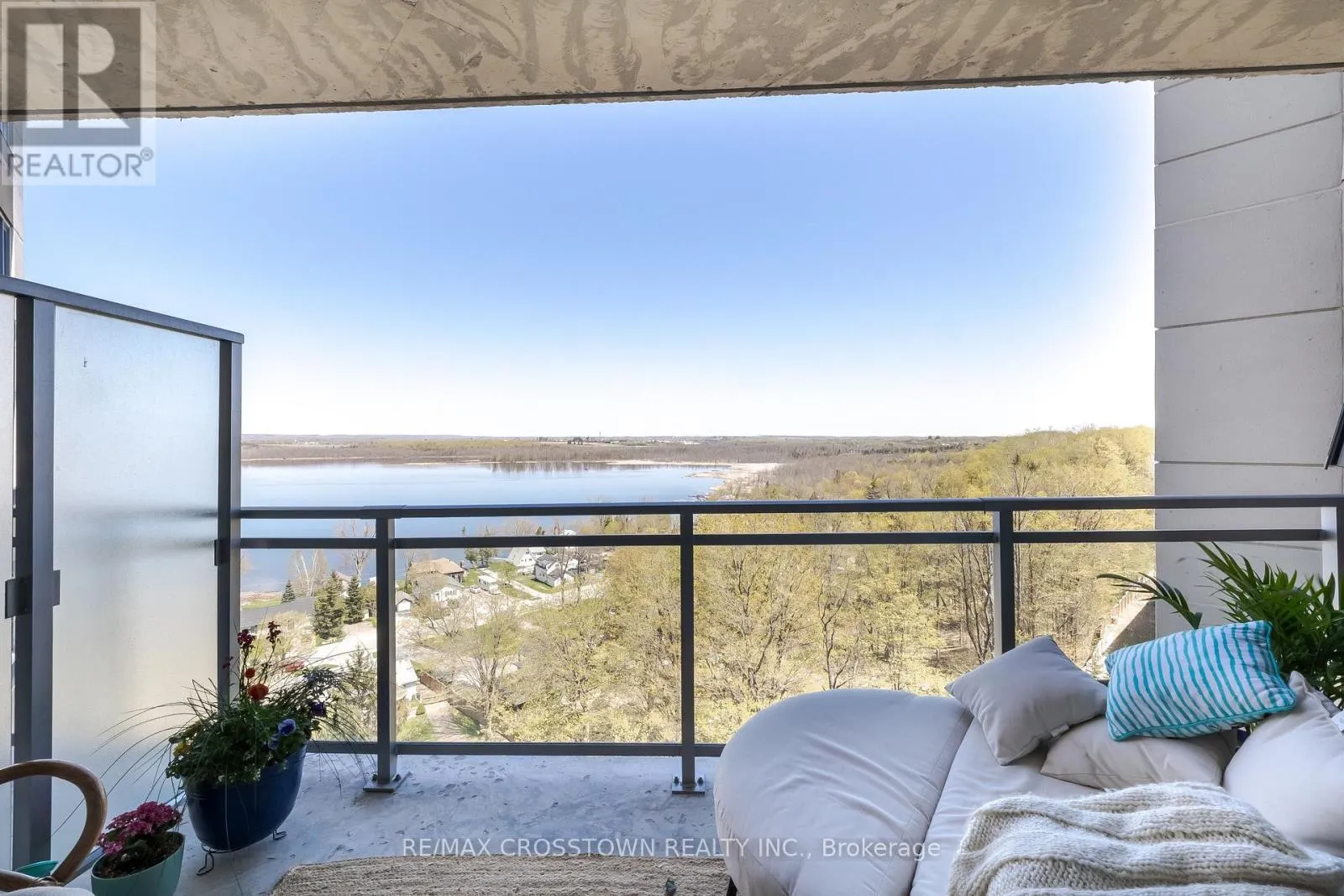 908 - 56 LAKESIDE TERRACE