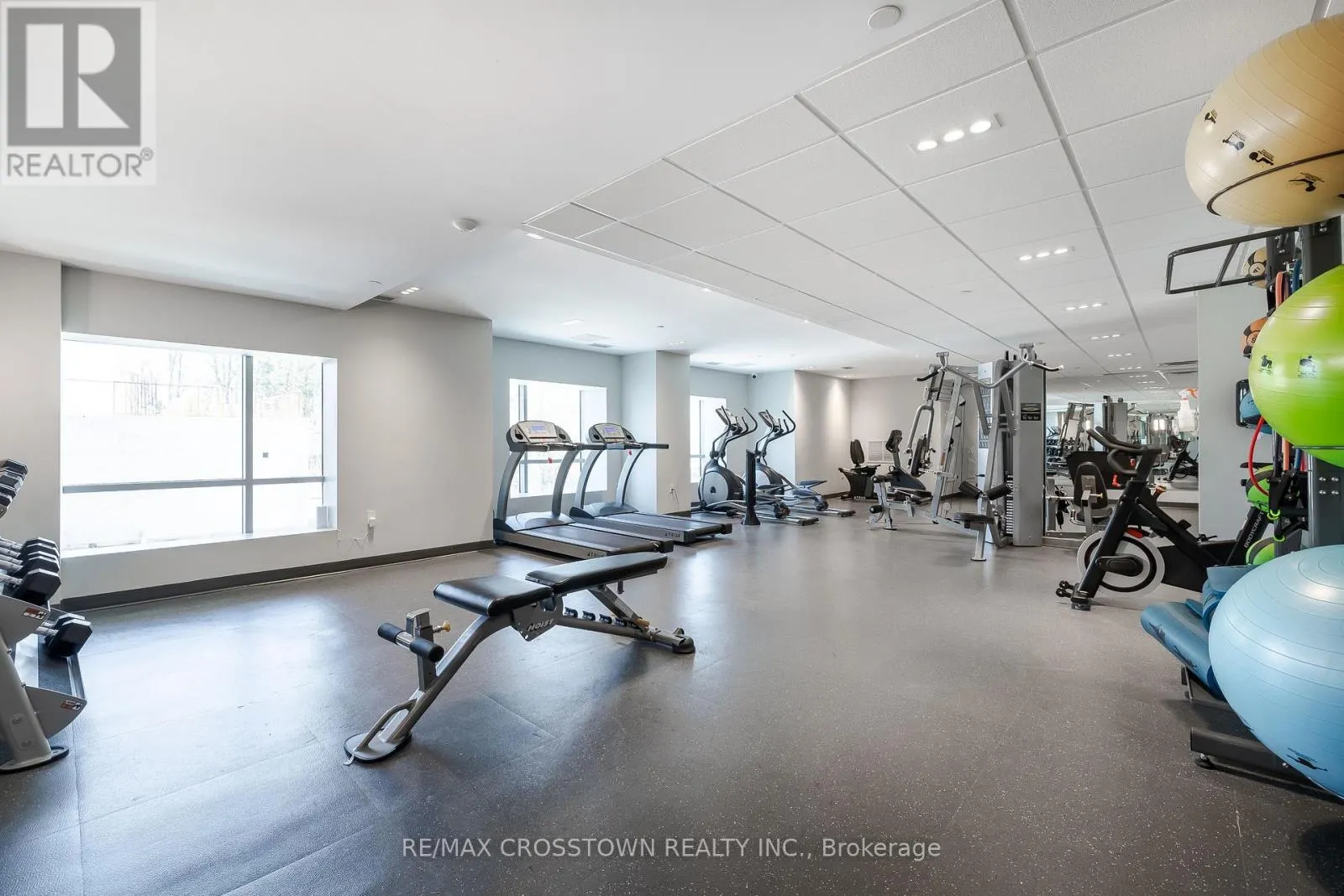 908 - 56 LAKESIDE TERRACE