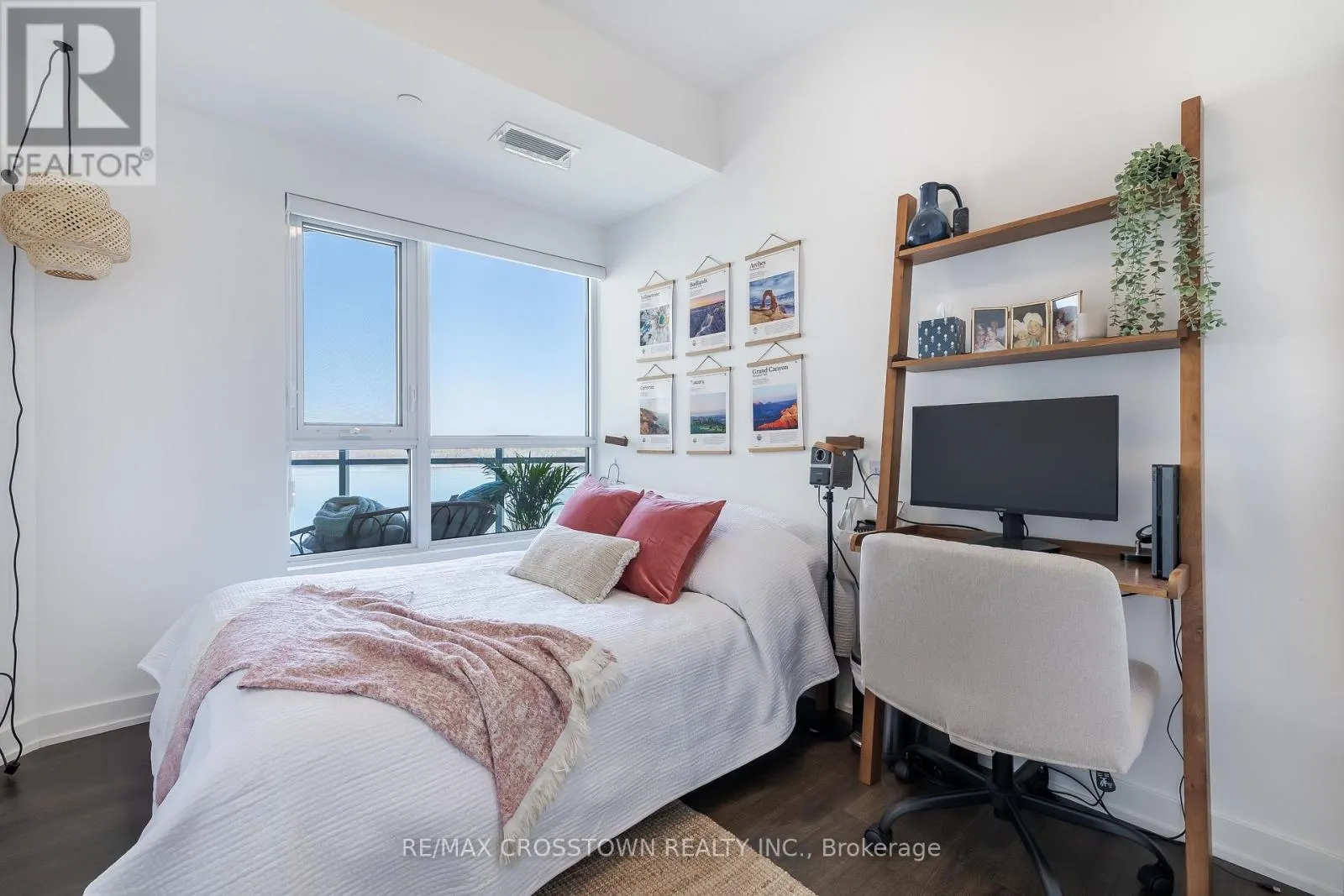 908 - 56 LAKESIDE TERRACE