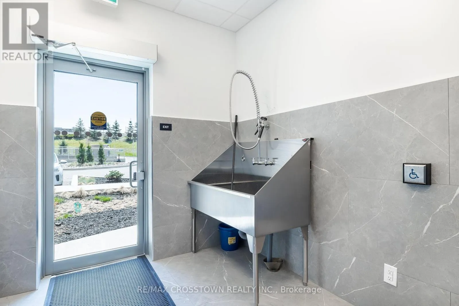 908 - 56 LAKESIDE TERRACE