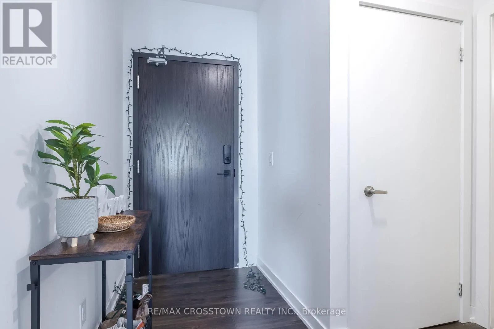 908 - 56 LAKESIDE TERRACE