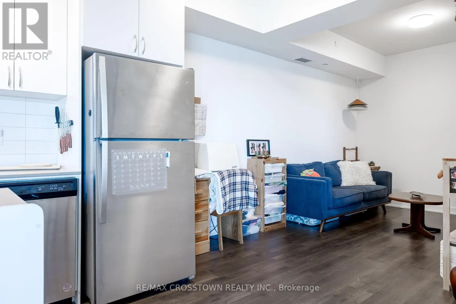 908 - 56 LAKESIDE TERRACE